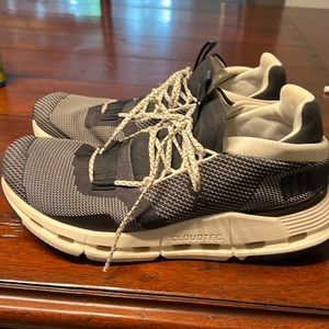 ONCLOUD size 9.5 WOMEN